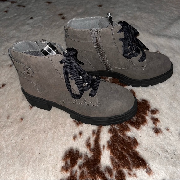 Light olive green lace up ankle tall boots very new condition. Super cute. - Picture 3 of 4